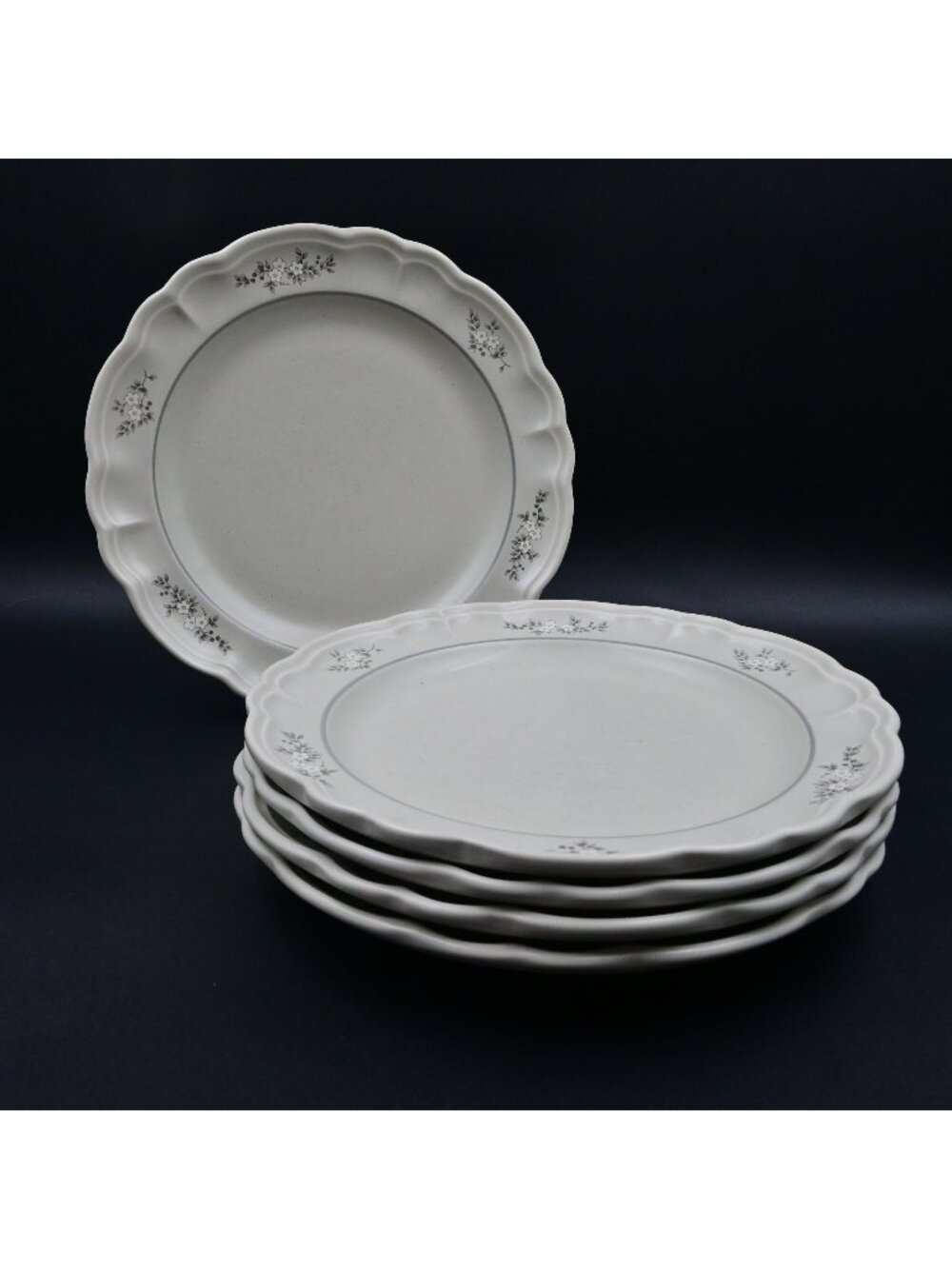 Pfaltzgraff Heirloom Dinner Plates Scalloped Edge Set Of 5 - Picture 1 of 6